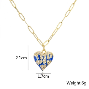 Detail of 18K gold-plated necklace with blue heart pendant and dimensions 2.1x1.7cm