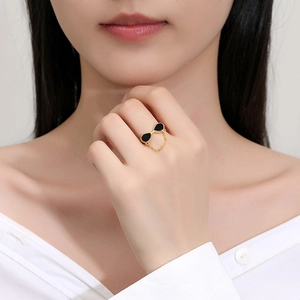 S925 silver sunglasses ring in gold finish with black enamel and delicate chain detail