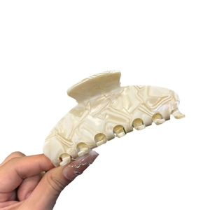 Molla per capelli classica in acetato marmorizzato crema con design a sette denti