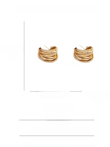 Detailed product dimensions and material specifications for gold C-shape hoop earrings