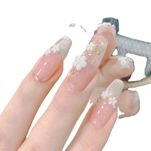 Faux ongles œil de chat avec fleurs en relief 3D blanches et paillettes argentées