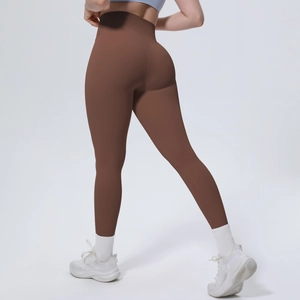 Rückansicht der dunkelbraunen High-Waist Yoga-Leggings mit Push-up-Effekt für Po