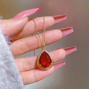 Elegante Halskette Mit Rotem Kristallanhänger In Tropfenform Titanstahlkette Kupfer Halo Zirkon Schmuck Geschenk Für Damen