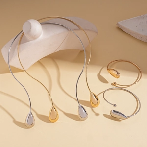 Three-piece metallic fluid waterdrop choker and bracelet jewelry set in gold and silver