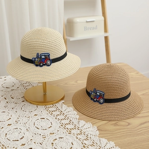 Chapeau de paille à large bord pour enfants avec broderie de tracteur pour garçons