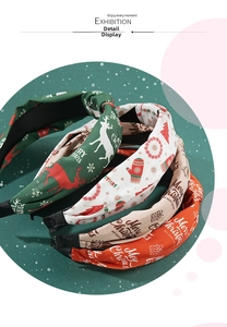 Detail von vier festlichen Knotenstirnbändern mit Rentier-, Schneeflocken- und Weihnachtsmuster