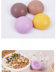 Vue détaillée de pains de maïs artificiels en PVC pour décoration de cuisine créative