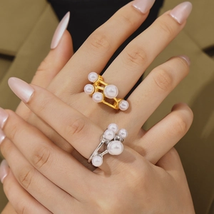 Moderne 18k goud en zilver holle ringen met parels voor een luxe uitstraling