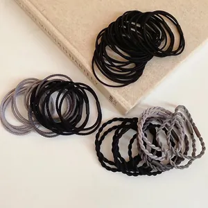 Lot d'élastiques à cheveux noirs et gris avec des textures tressées et lisses