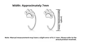 Detail view of small S925 silver cat paw hook earrings with dimensions 7mm by 10mm