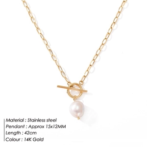 Baroque pearl necklace in 14K gold plated stainless steel with a toggle clasp