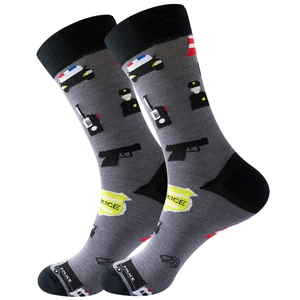 Graue Socken mit Polizeimotiven wie Streifenwagen und Abzeichen für Damen und Herren