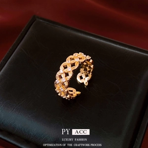 Bague ajourée plaquée or 18k avec zircons blancs scintillants et design ouvert