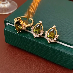 Orecchini E Anello Zircone Verde Smeraldo Vintage Rame Placcato Oro Con Perno In Argento Stile Corte Lusso Per Donna