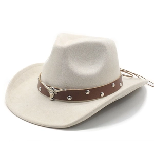 Chapeau de cowboy western beige en daim avec tête de taureau argentée et rivets
