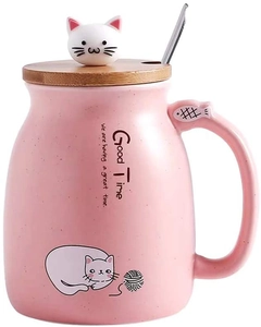 Detail der rosa Keramik-Katzen-Tasse mit Holzdeckel mit niedlichem 3D-Katzenkopf-Design