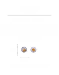 Détail des boucles d'oreilles carrées en acrylique marbré orange, taille 3,6 cm et 9g