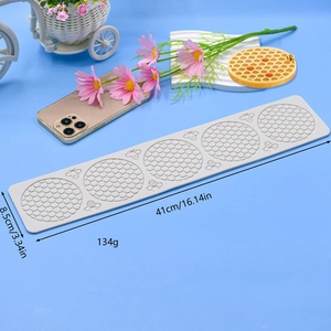 Silicone honeycomb and bee pattern mold for creative cake decorating and plate styling