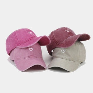 Washed cotton baseball caps with embroidered heart in four vintage colors for men and women