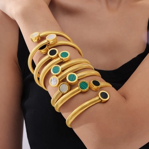 Goldene Tubogas Schlangenarmbänder mit Muscheleinlagen und römischen Zahlen