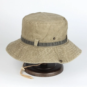 Chapeau bob vintage en toile lavée kaki avec mentonnière et boutons-pression latéraux