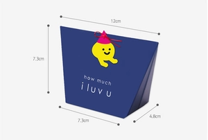 Detailed size chart of a blue gift box with yellow illustrations and red rope handle