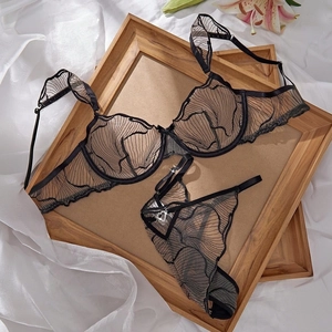 Lingerie Ricamo Pizzo Trasparente Reggiseno E Mutandine Ferretto Ultra Sottile Maglia Per Donne Decorazione Cuore