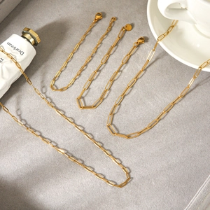 Ensemble collier et bracelet maille trombone en acier inoxydable plaqué or 18 carats