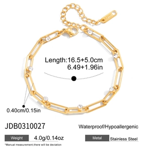 Detalle de pulsera tipo clip de acero inoxidable de 18K con circonita y dimensiones