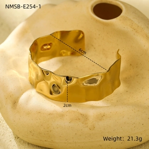 Detail of golden wave texture bangle with 2cm width and 6cm inner diameter specs