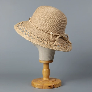 Eleganter Raffia-Sonnenhut für Damen mit gewelltem Rand und Muschel-Schleife-Detail