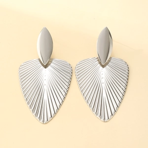 Chic silver fan-shaped leaf drop earrings with textured pattern in a minimalist style
