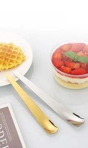 Detailansicht eleganter Dessertlöffel aus 304 Edelstahl für Joghurt und Kuchen