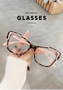 Detail of leopard print and pink dual-tone anti-blue light cat eye glasses frame