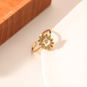 Bague ouverte tournesol en acier inoxydable plaqué or 18k avec cristal de zircon ovale