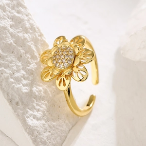 Adjustable 18K gold-plated sunflower ring with sparkling cubic zirconia on white rock