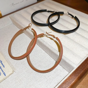 Retro leather geometric hoop earrings in black and brown, silver needle design