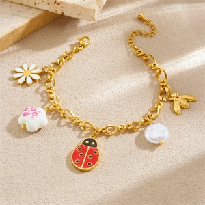 Charming gold chain bracelet with daisy flower, ladybug and bee pendants for women