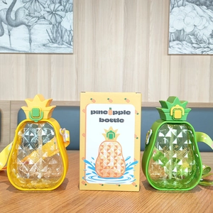 Creative pineapple straw water bottle with adjustable strap and colorful packaging box