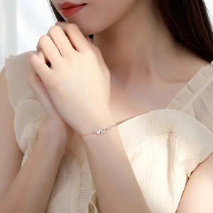 Bracelet élégant en argent sterling or rose avec étoiles et papillon sertis de zirconiums