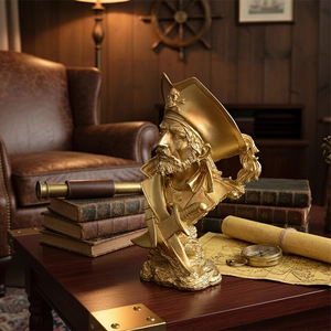 Goldene Piratenkapitän-Büste mit Totenkopfhut und Säbel für nautische Wohndekoration