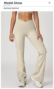 Détail du pantalon de yoga évasé à taille croisée avec poches latérales en couleur oatmeal