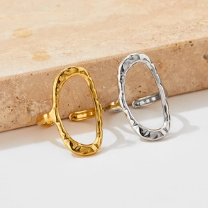 Unregelmäßige hohle Edelstahlringe mit Gold- und Silber Hammerschlag-Textur