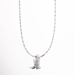 Zilveren western cowboylaars hanger ketting met een stijlvolle gedraaide touwketting