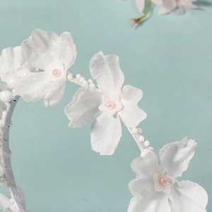 Elegant pearl and floral headband with white fabric flowers for wedding hair accessories