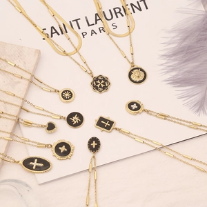 Colliers multicouches en acier inoxydable doré avec pendentifs croix et lion