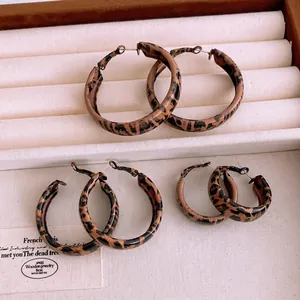 Three-piece set of retro leopard print hoop earrings in glossy resin with silver needles