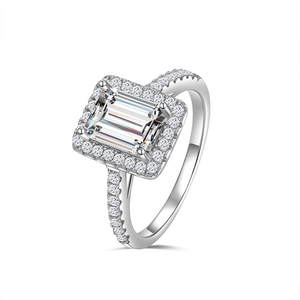 S925 Sterling Silber Ring mit Moissanit im Smaragdschliff und Halo-Diamanten Besatz