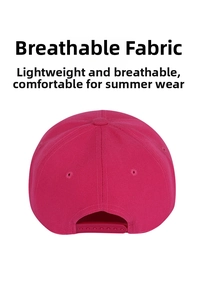 Dettaglio del retro del cappellino da baseball rosa con cinturino regolabile in plastica