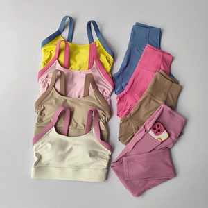 Detail of high-waist yoga leggings with side phone pocket and U-neck sports bra